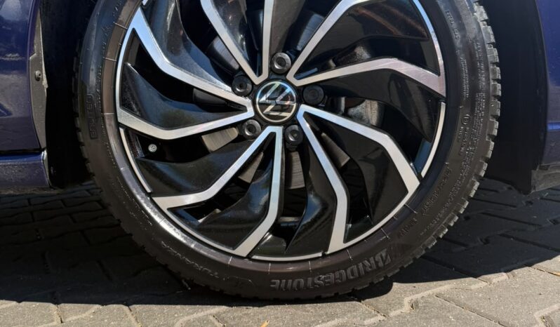 
VOLKSWAGEN GOLF HYBRID full									