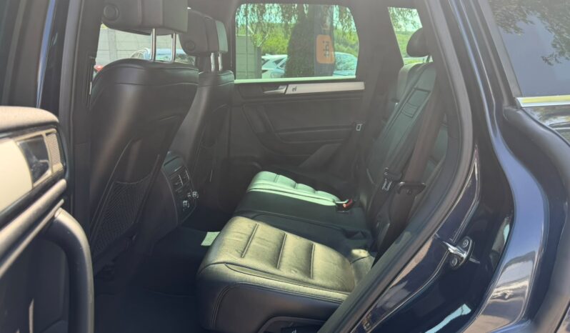 
Volkswagen Touareg full									