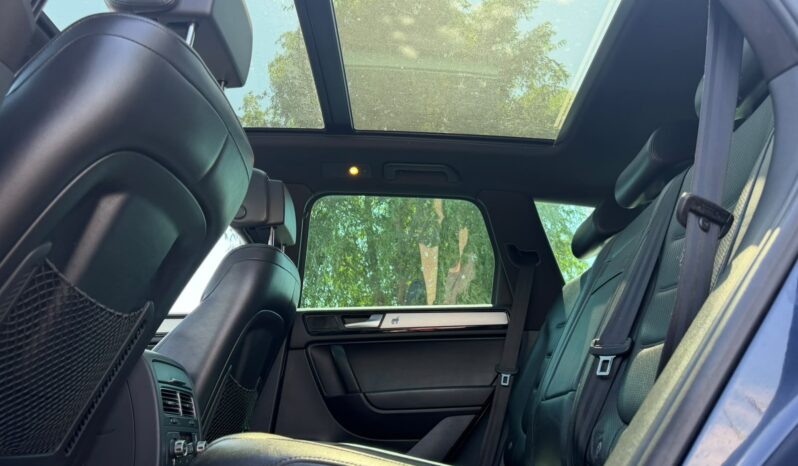
Volkswagen Touareg full									