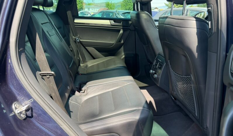
Volkswagen Touareg full									