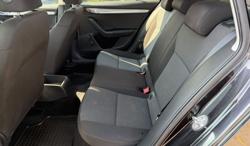 
Skoda Octavia full									