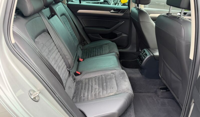 
Volkswagen Passat full									