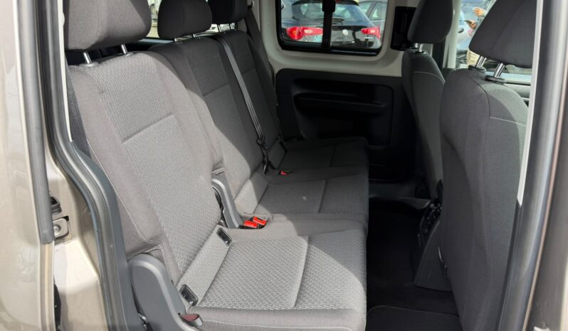 
Volkswagen Caddy Maxi full									
