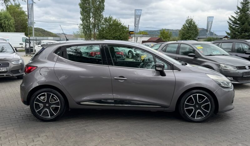 
Renault Clio full									