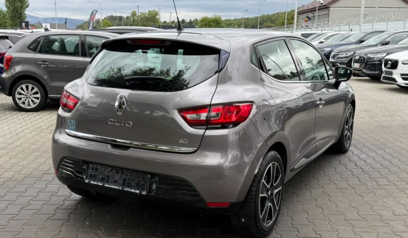 
Renault Clio full									
