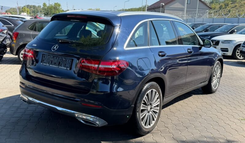 
Mercedes GLC 4MATIC full									